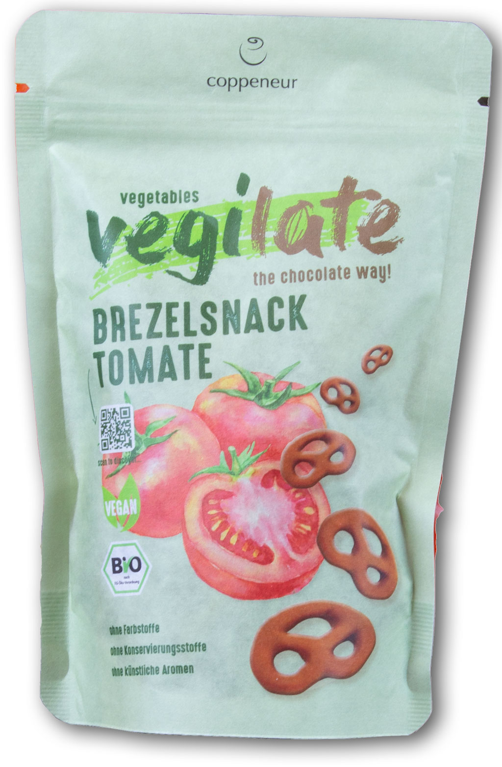 Tomate-Basilikum & Edelbitter mit Mandelmark Die aromatisch-intensive Tomaten-Vegilate erinnert an konzentriertes Tomatenmark und wird von feinherber Schokolade mit klarer Kakaonote begleitet. Basilikum bringt frische Würze, während Mus von gerösteten Mandeln die Komposition abrunden. Mediterran, kräftig und überraschend ausgewogen.